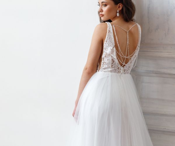 С ОТКРЫТОЙ СПИНОЙ